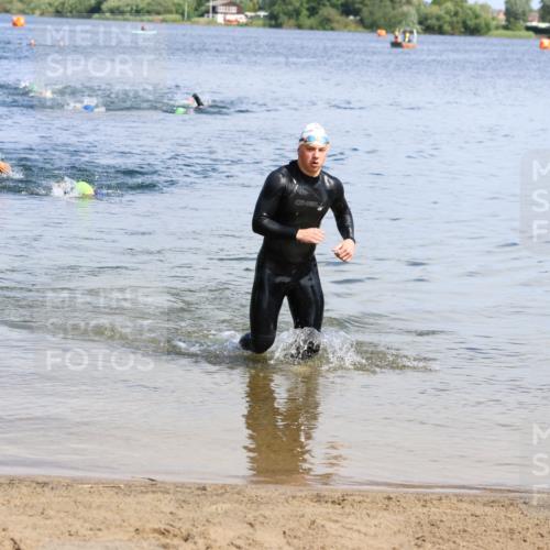 16.06.2024 - 26. Vierlanden-Triathlon Strokosch-Dieckow http://msf.ph/oto/6320727 16.06.2024 10:54:23 Schwimmen 266, 266 meine-sportfotos.de