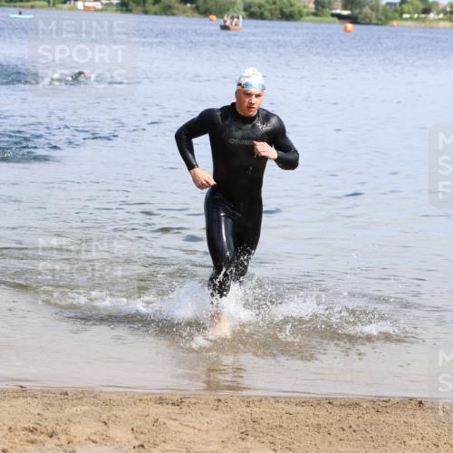 16.06.2024 - 26. Vierlanden-Triathlon Strokosch-Dieckow http://msf.ph/oto/6320772 16.06.2024 10:54:24 Schwimmen 266, 266 meine-sportfotos.de