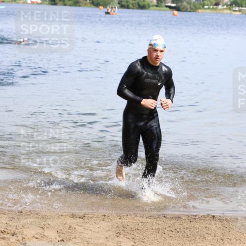 16.06.2024 - 26. Vierlanden-Triathlon Strokosch-Dieckow http://msf.ph/oto/6320842 16.06.2024 10:54:24 Schwimmen 266, 266 meine-sportfotos.de
