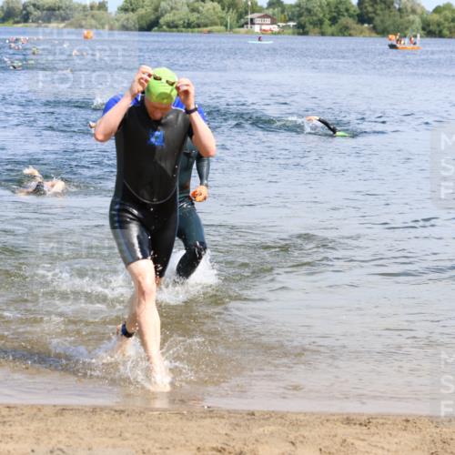 16.06.2024 - 26. Vierlanden-Triathlon Strokosch-Dieckow http://msf.ph/oto/6320903 16.06.2024 10:54:36 Schwimmen 266, 273, 305, 331, 266, 273, 305, 331 meine-sportfotos.de