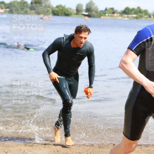 16.06.2024 - 26. Vierlanden-Triathlon Strokosch-Dieckow http://msf.ph/oto/6321017 16.06.2024 10:54:38 Schwimmen 273, 305, 331, 273, 305, 331 meine-sportfotos.de