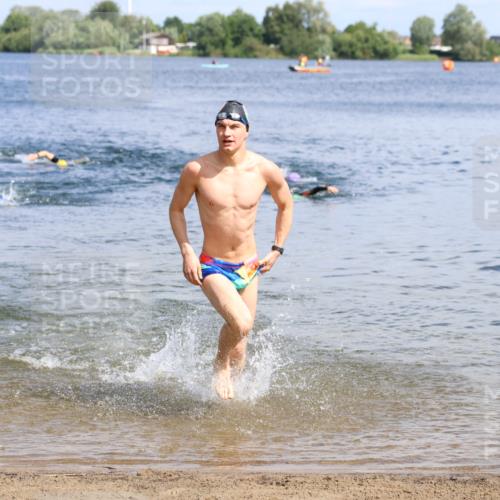 16.06.2024 - 26. Vierlanden-Triathlon Strokosch-Dieckow http://msf.ph/oto/6321098 16.06.2024 10:54:43 Schwimmen 273, 305, 331, 273, 305, 331 meine-sportfotos.de