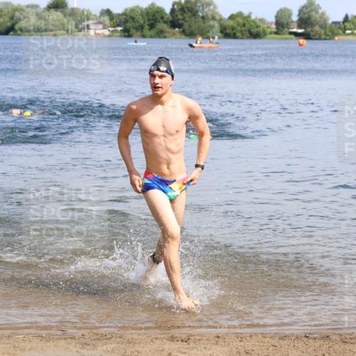 16.06.2024 - 26. Vierlanden-Triathlon Strokosch-Dieckow http://msf.ph/oto/6321121 16.06.2024 10:54:43 Schwimmen 273, 305, 331, 273, 305, 331 meine-sportfotos.de
