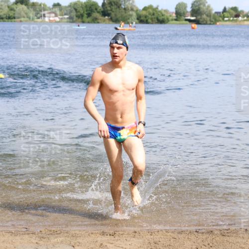 16.06.2024 - 26. Vierlanden-Triathlon Strokosch-Dieckow http://msf.ph/oto/6321160 16.06.2024 10:54:44 Schwimmen 273, 305, 331, 273, 305, 331 meine-sportfotos.de