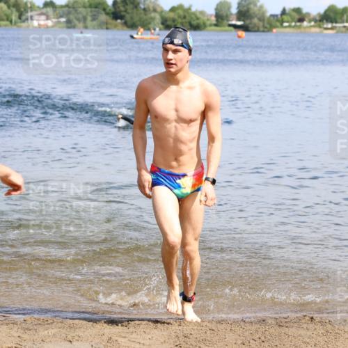 16.06.2024 - 26. Vierlanden-Triathlon Strokosch-Dieckow http://msf.ph/oto/6321224 16.06.2024 10:54:44 Schwimmen 273, 305, 331, 273, 305, 331 meine-sportfotos.de