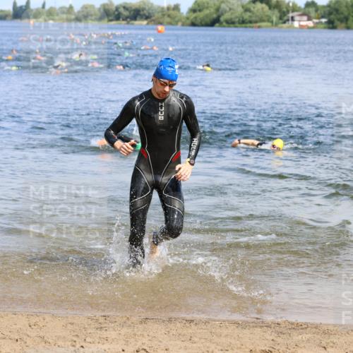 16.06.2024 - 26. Vierlanden-Triathlon Strokosch-Dieckow http://msf.ph/oto/6321397 16.06.2024 10:54:56 Schwimmen 272, 338, 343, 272, 338, 343 meine-sportfotos.de