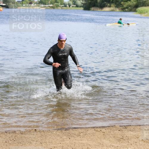 16.06.2024 - 26. Vierlanden-Triathlon Strokosch-Dieckow http://msf.ph/oto/6321576 16.06.2024 10:55:02 Schwimmen 243, 272, 332, 338, 343, 243, 272, 332, 338, 343 meine-sportfotos.de