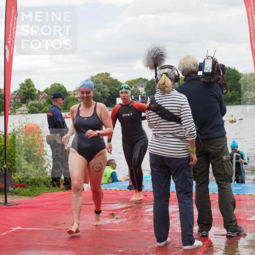 16.06.2024 - 7 Türme Triathlon KatJ http://msf.ph/oto/6321978 16.06.2024 12:11:10 Schwimmen 63, 71, 139, 299, 312, 351, 354, 429, 434, 435, 476, 499, 505, 566, 577 meine-sportfotos.de