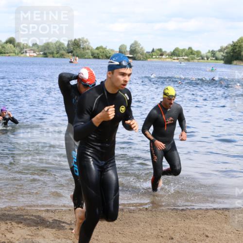16.06.2024 - 26. Vierlanden-Triathlon Strokosch-Dieckow http://msf.ph/oto/6322178 16.06.2024 10:55:51 Schwimmen 233, 267, 293, 294, 308, 321, 333, 450, 233, 267, 293, 294, 308, 321, 333, 450 meine-sportfotos.de