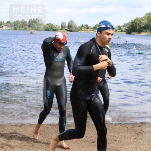 16.06.2024 - 26. Vierlanden-Triathlon Strokosch-Dieckow http://msf.ph/oto/6322214 16.06.2024 10:55:51 Schwimmen 233, 267, 293, 294, 308, 321, 333, 450, 233, 267, 293, 294, 308, 321, 333, 450 meine-sportfotos.de