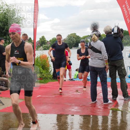 16.06.2024 - 7 Türme Triathlon KatJ http://msf.ph/oto/6322293 16.06.2024 12:11:40 Schwimmen 80, 299, 337, 354, 434, 468, 577 meine-sportfotos.de