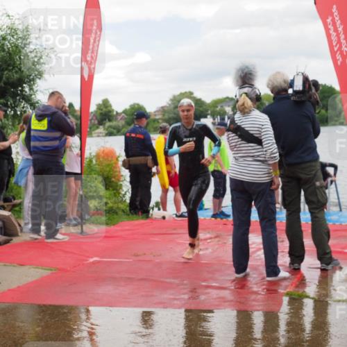 16.06.2024 - 7 Türme Triathlon KatJ http://msf.ph/oto/6322327 16.06.2024 12:11:43 Schwimmen 80, 299, 337, 354, 468 meine-sportfotos.de