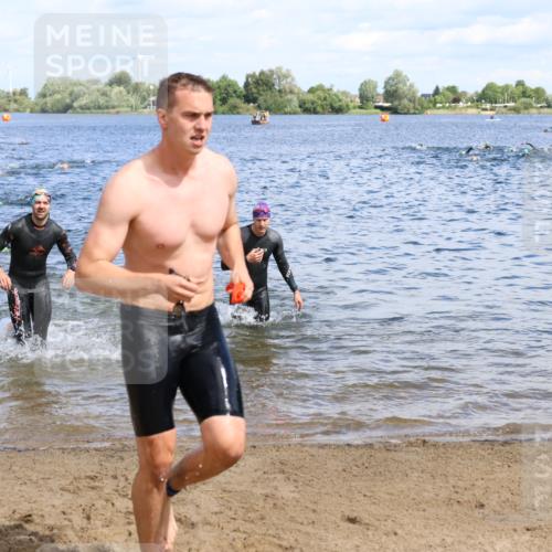 16.06.2024 - 26. Vierlanden-Triathlon Strokosch-Dieckow http://msf.ph/oto/6322358 16.06.2024 10:55:55 Schwimmen 233, 267, 278, 293, 294, 308, 321, 326, 333, 450, 233, 267, 278, 293, 294, 308, 321, 326, 333, 450 meine-sportfotos.de