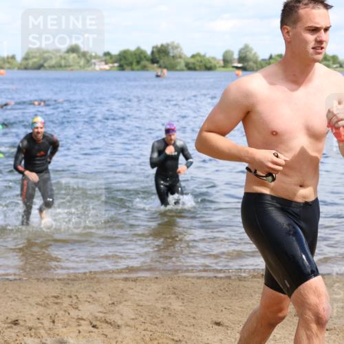 16.06.2024 - 26. Vierlanden-Triathlon Strokosch-Dieckow http://msf.ph/oto/6322437 16.06.2024 10:55:56 Schwimmen 233, 278, 293, 294, 308, 321, 326, 333, 450, 233, 278, 293, 294, 308, 321, 326, 333, 450 meine-sportfotos.de