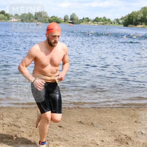 16.06.2024 - 26. Vierlanden-Triathlon Strokosch-Dieckow http://msf.ph/oto/6322730 16.06.2024 10:56:02 Schwimmen 233, 278, 293, 294, 308, 310, 318, 321, 326, 333, 339, 233, 278, 293, 294, 308, 310, 318, 321, 326, 333, 339 meine-sportfotos.de