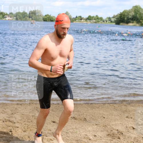 16.06.2024 - 26. Vierlanden-Triathlon Strokosch-Dieckow http://msf.ph/oto/6322756 16.06.2024 10:56:02 Schwimmen 233, 278, 293, 294, 308, 310, 318, 321, 326, 333, 339, 233, 278, 293, 294, 308, 310, 318, 321, 326, 333, 339 meine-sportfotos.de