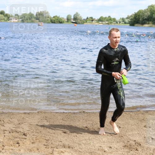 16.06.2024 - 26. Vierlanden-Triathlon Strokosch-Dieckow http://msf.ph/oto/6322979 16.06.2024 10:56:09 Schwimmen 278, 293, 301, 310, 314, 318, 326, 336, 339, 278, 293, 301, 310, 314, 318, 326, 336, 339 meine-sportfotos.de