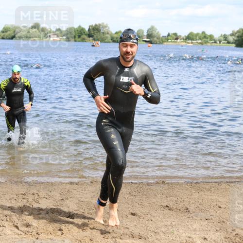 16.06.2024 - 26. Vierlanden-Triathlon Strokosch-Dieckow http://msf.ph/oto/6323059 16.06.2024 10:56:11 Schwimmen 256, 278, 301, 310, 314, 318, 326, 336, 339, 256, 278, 301, 310, 314, 318, 326, 336, 339 meine-sportfotos.de