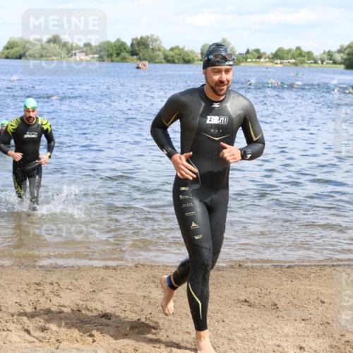 16.06.2024 - 26. Vierlanden-Triathlon Strokosch-Dieckow http://msf.ph/oto/6323077 16.06.2024 10:56:11 Schwimmen 256, 278, 301, 310, 314, 318, 326, 336, 339, 256, 278, 301, 310, 314, 318, 326, 336, 339 meine-sportfotos.de