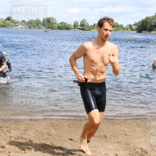 16.06.2024 - 26. Vierlanden-Triathlon Strokosch-Dieckow http://msf.ph/oto/6323305 16.06.2024 10:56:17 Schwimmen 256, 274, 282, 301, 310, 314, 318, 336, 339, 256, 274, 282, 301, 310, 314, 318, 336, 339 meine-sportfotos.de