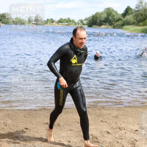 16.06.2024 - 26. Vierlanden-Triathlon Strokosch-Dieckow http://msf.ph/oto/6323540 16.06.2024 10:56:23 Schwimmen 256, 274, 282, 301, 314, 336, 353, 256, 274, 282, 301, 314, 336, 353 meine-sportfotos.de