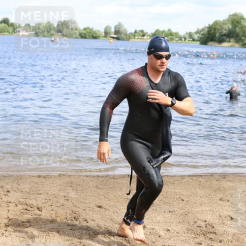 16.06.2024 - 26. Vierlanden-Triathlon Strokosch-Dieckow http://msf.ph/oto/6323664 16.06.2024 10:56:34 Schwimmen 250, 274, 353, 250, 274, 353 meine-sportfotos.de