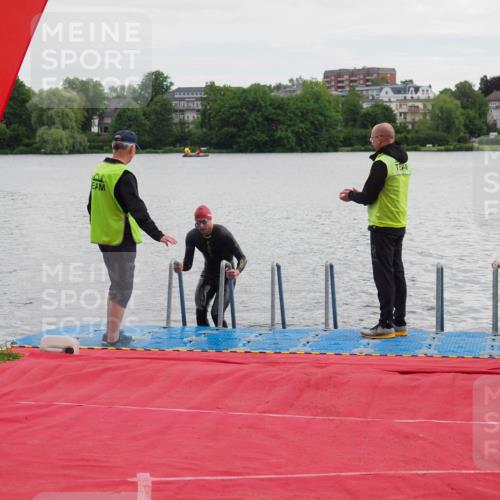16.06.2024 - 7 Türme Triathlon KatJ http://msf.ph/oto/6324446 16.06.2024 09:29:37 Schwimmen 133 meine-sportfotos.de