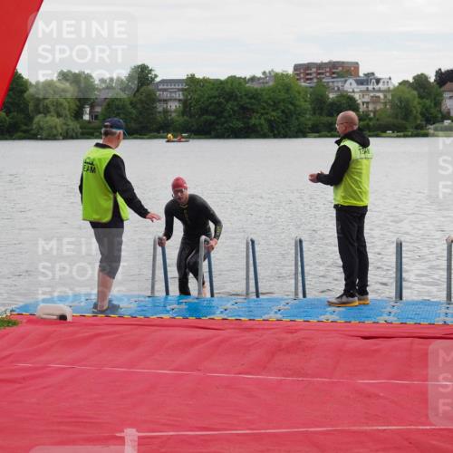 16.06.2024 - 7 Türme Triathlon KatJ http://msf.ph/oto/6324448 16.06.2024 09:29:37 Schwimmen 133 meine-sportfotos.de