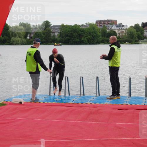 16.06.2024 - 7 Türme Triathlon KatJ http://msf.ph/oto/6324465 16.06.2024 09:29:37 Schwimmen 133 meine-sportfotos.de