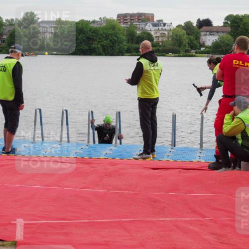 16.06.2024 - 7 Türme Triathlon KatJ http://msf.ph/oto/6324509 16.06.2024 09:30:29 Schwimmen 121, 128 meine-sportfotos.de