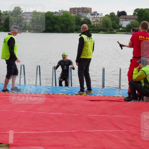 16.06.2024 - 7 Türme Triathlon KatJ http://msf.ph/oto/6324526 16.06.2024 09:30:30 Schwimmen 121, 128 meine-sportfotos.de