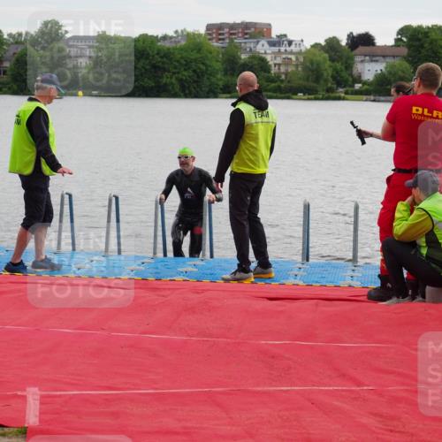 16.06.2024 - 7 Türme Triathlon KatJ http://msf.ph/oto/6324529 16.06.2024 09:30:31 Schwimmen 121, 128 meine-sportfotos.de