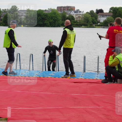 16.06.2024 - 7 Türme Triathlon KatJ http://msf.ph/oto/6324532 16.06.2024 09:30:31 Schwimmen 121, 128 meine-sportfotos.de