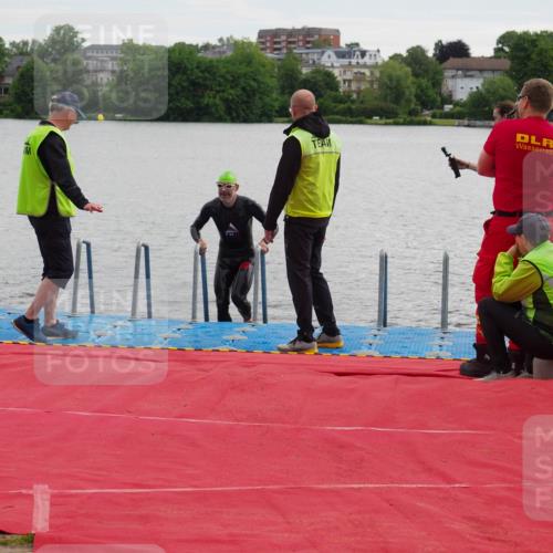 16.06.2024 - 7 Türme Triathlon KatJ http://msf.ph/oto/6324535 16.06.2024 09:30:31 Schwimmen 121, 128 meine-sportfotos.de
