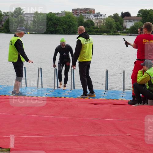 16.06.2024 - 7 Türme Triathlon KatJ http://msf.ph/oto/6324545 16.06.2024 09:30:32 Schwimmen 121, 128 meine-sportfotos.de