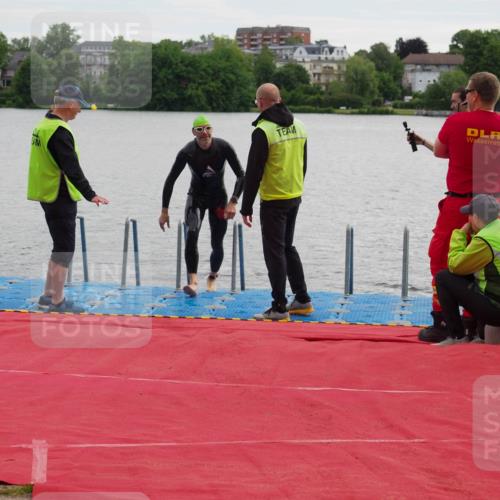 16.06.2024 - 7 Türme Triathlon KatJ http://msf.ph/oto/6324551 16.06.2024 09:30:32 Schwimmen 121, 128 meine-sportfotos.de