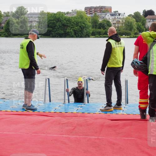 16.06.2024 - 7 Türme Triathlon KatJ http://msf.ph/oto/6325068 16.06.2024 09:33:57 Schwimmen 4, 124 meine-sportfotos.de
