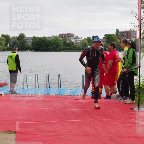 16.06.2024 - 7 Türme Triathlon KatJ http://msf.ph/oto/6325541 16.06.2024 09:34:54 Schwimmen 81, 87 meine-sportfotos.de