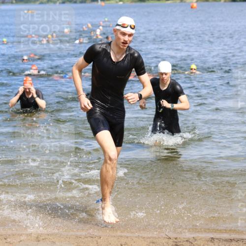 16.06.2024 - 26. Vierlanden-Triathlon Strokosch-Dieckow http://msf.ph/oto/6326036 16.06.2024 10:58:45 Schwimmen 251, 281, 317, 320, 251, 281, 317, 320 meine-sportfotos.de