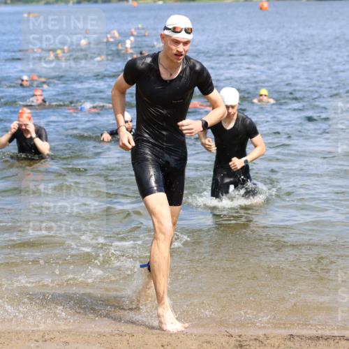 16.06.2024 - 26. Vierlanden-Triathlon Strokosch-Dieckow http://msf.ph/oto/6326054 16.06.2024 10:58:46 Schwimmen 251, 281, 317, 320, 322, 251, 281, 317, 320, 322 meine-sportfotos.de