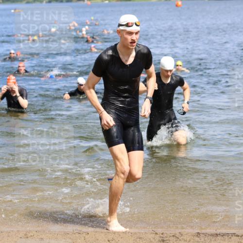 16.06.2024 - 26. Vierlanden-Triathlon Strokosch-Dieckow http://msf.ph/oto/6326069 16.06.2024 10:58:46 Schwimmen 251, 281, 317, 320, 322, 251, 281, 317, 320, 322 meine-sportfotos.de