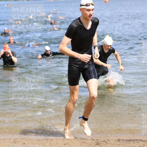 16.06.2024 - 26. Vierlanden-Triathlon Strokosch-Dieckow http://msf.ph/oto/6326090 16.06.2024 10:58:46 Schwimmen 251, 281, 317, 320, 322, 251, 281, 317, 320, 322 meine-sportfotos.de