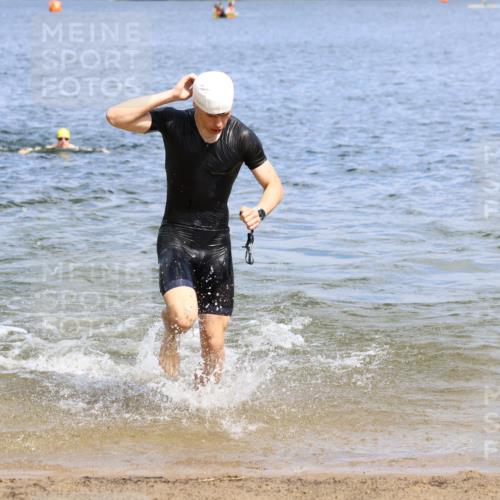16.06.2024 - 26. Vierlanden-Triathlon Strokosch-Dieckow http://msf.ph/oto/6326110 16.06.2024 10:58:48 Schwimmen 251, 281, 317, 320, 322, 251, 281, 317, 320, 322 meine-sportfotos.de