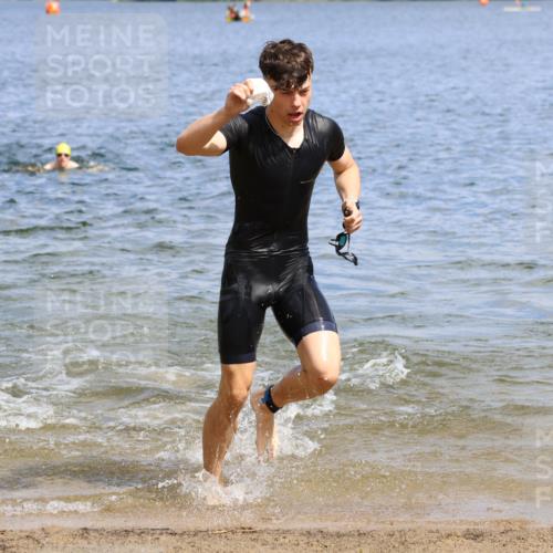 16.06.2024 - 26. Vierlanden-Triathlon Strokosch-Dieckow http://msf.ph/oto/6326160 16.06.2024 10:58:48 Schwimmen 251, 281, 317, 320, 322, 251, 281, 317, 320, 322 meine-sportfotos.de