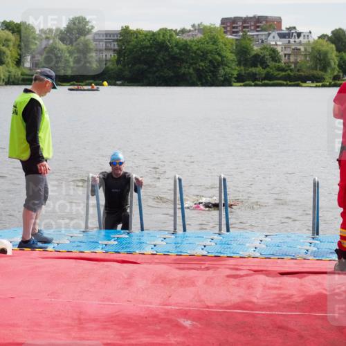 16.06.2024 - 7 Türme Triathlon KatJ http://msf.ph/oto/6326172 16.06.2024 09:38:35 Schwimmen 2, 108, 111 meine-sportfotos.de