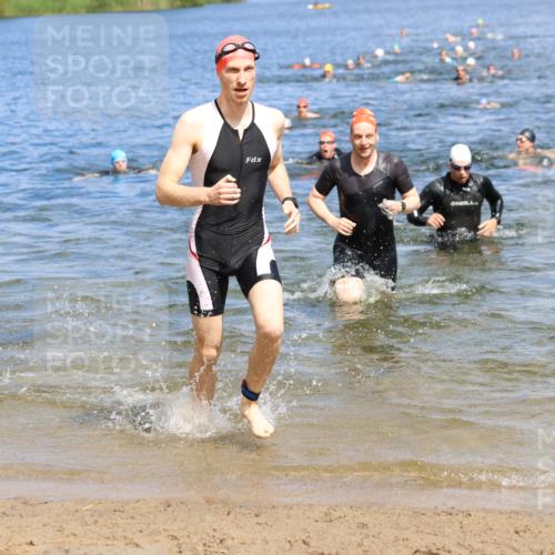 16.06.2024 - 26. Vierlanden-Triathlon Strokosch-Dieckow http://msf.ph/oto/6326179 16.06.2024 10:58:50 Schwimmen 251, 281, 304, 317, 320, 322, 251, 281, 304, 317, 320, 322 meine-sportfotos.de