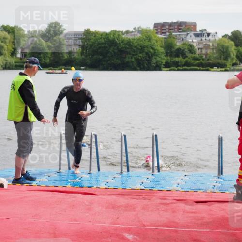 16.06.2024 - 7 Türme Triathlon KatJ http://msf.ph/oto/6326192 16.06.2024 09:38:37 Schwimmen 108, 111 meine-sportfotos.de