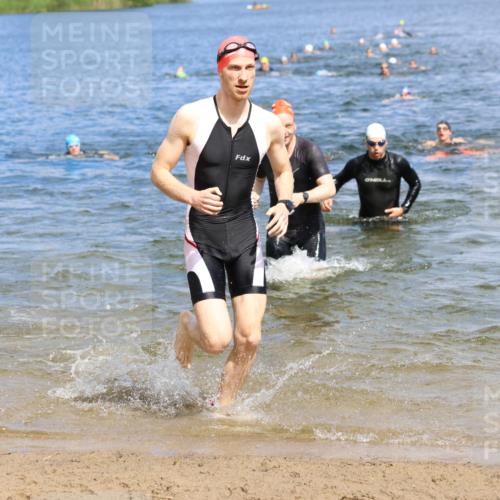 16.06.2024 - 26. Vierlanden-Triathlon Strokosch-Dieckow http://msf.ph/oto/6326209 16.06.2024 10:58:50 Schwimmen 251, 281, 304, 317, 320, 322, 251, 281, 304, 317, 320, 322 meine-sportfotos.de