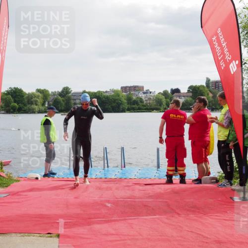16.06.2024 - 7 Türme Triathlon KatJ http://msf.ph/oto/6326216 16.06.2024 09:38:39 Schwimmen 108, 111 meine-sportfotos.de
