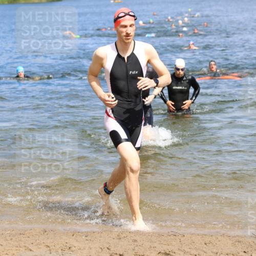 16.06.2024 - 26. Vierlanden-Triathlon Strokosch-Dieckow http://msf.ph/oto/6326239 16.06.2024 10:58:50 Schwimmen 251, 281, 304, 317, 320, 322, 251, 281, 304, 317, 320, 322 meine-sportfotos.de